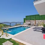 Villa Montana 1 *